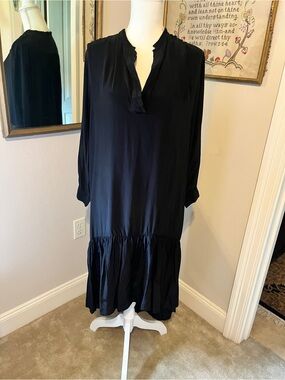 Elegant Black Long-Sleeve V-Neck Tiered Dress